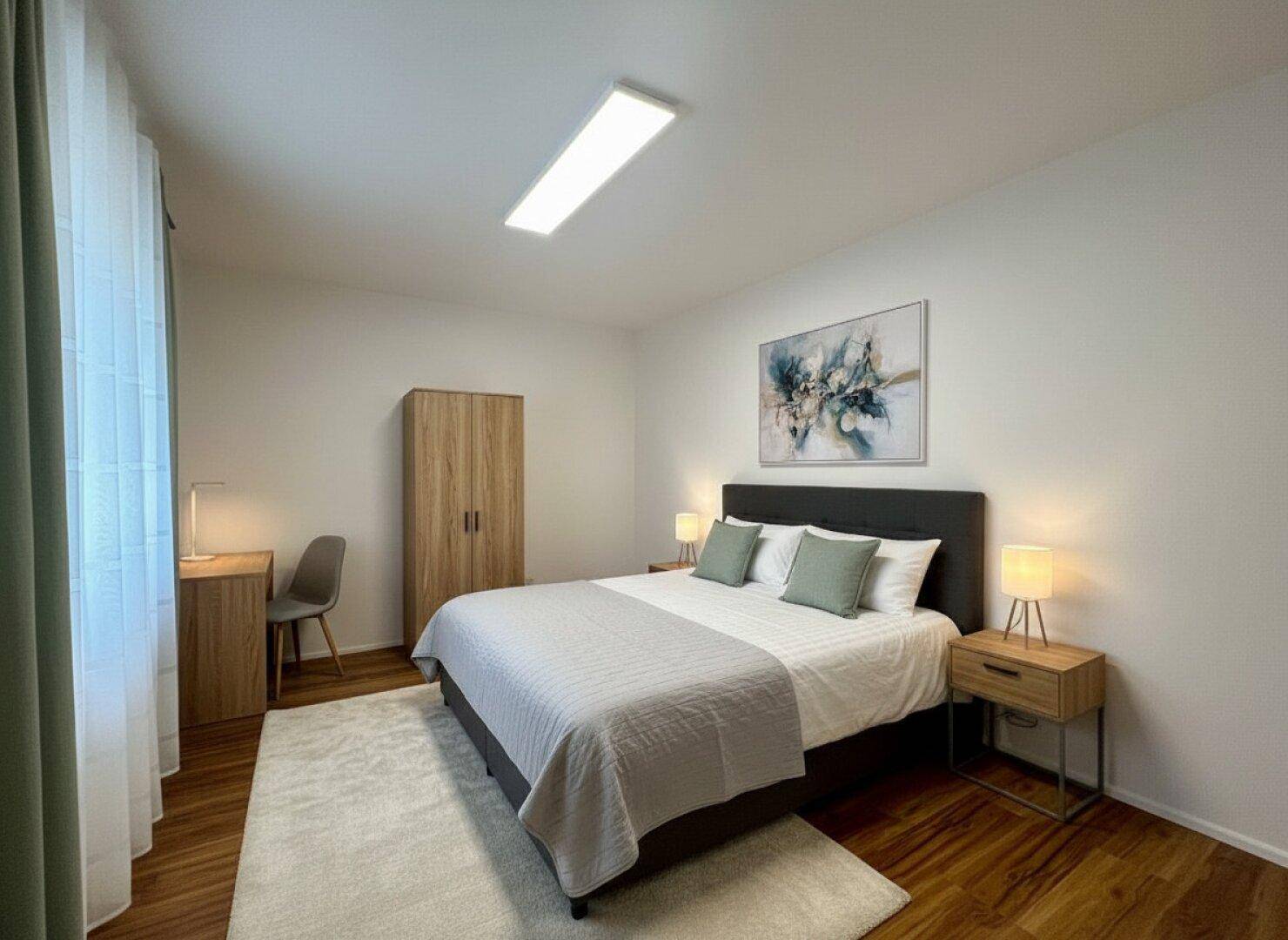 Modern eingerichtetes Schlafzimmer mit Doppelbett, Holzboden und großem Fenster.