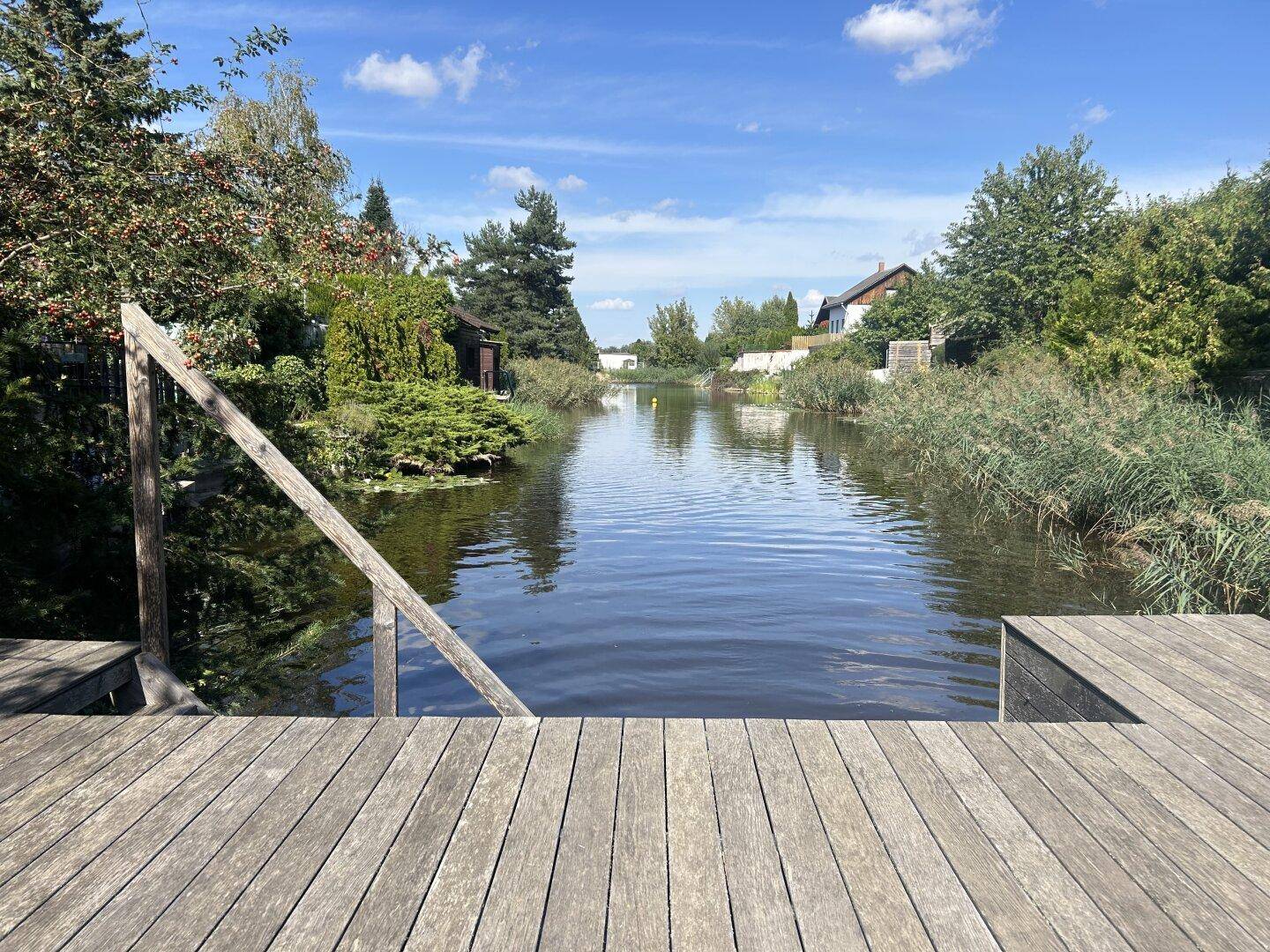DIREKT AM SEE. MODERN. BESONDERS! Hochwertiger Bungalow in idyllischer Lage - Widok 4