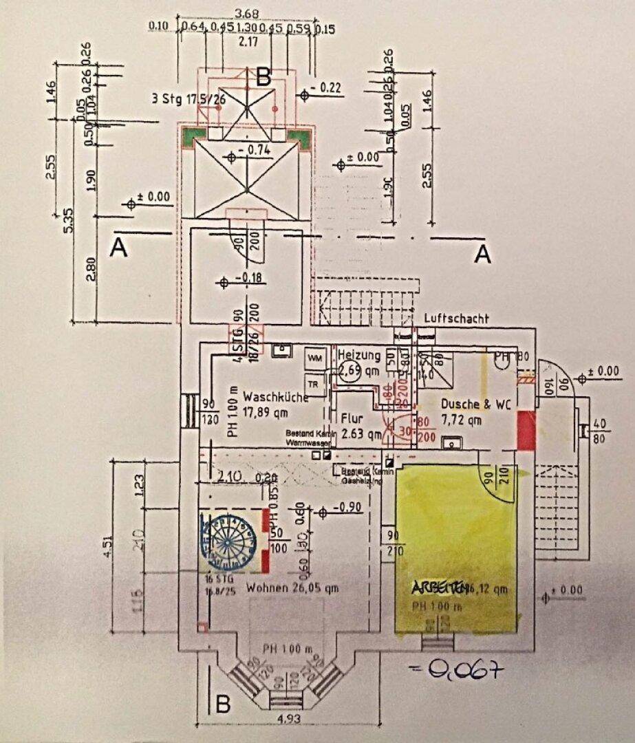 Grundriss des Untergeschosses mit Waschküche, Wohnbereich und einem Arbeitszimmer.