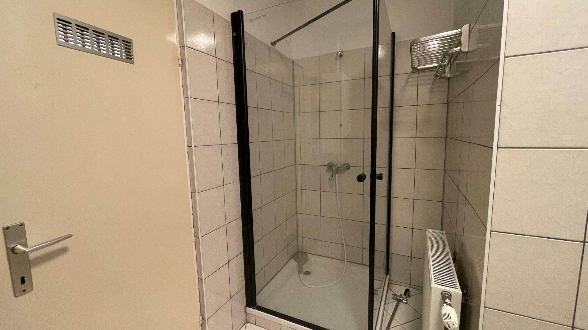 Bad-Dusche