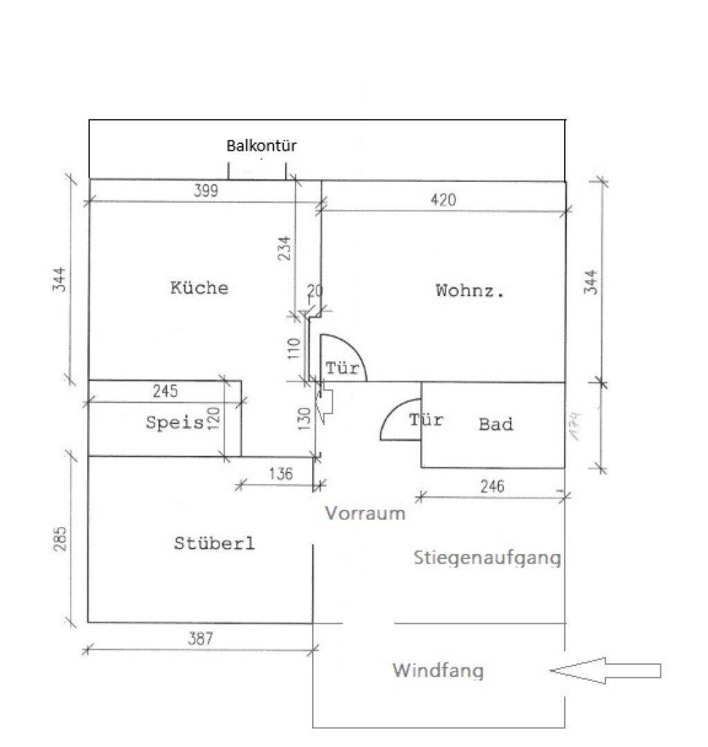 Grundrissplan einer Wohnung mit Küche, Wohnzimmer, Bad, Stüberl und Speisekammer, inklusive Balkontür.