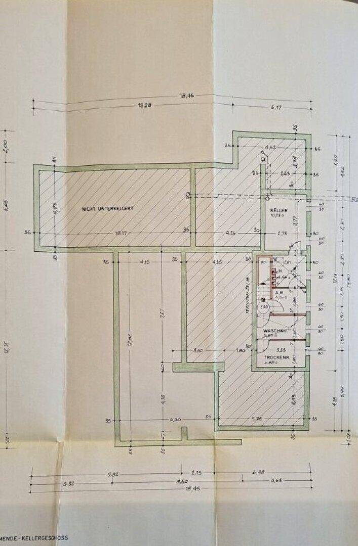 Grundriss des Kellergeschosses mit verschiedenen Nutzflächen und Abstellräumen.