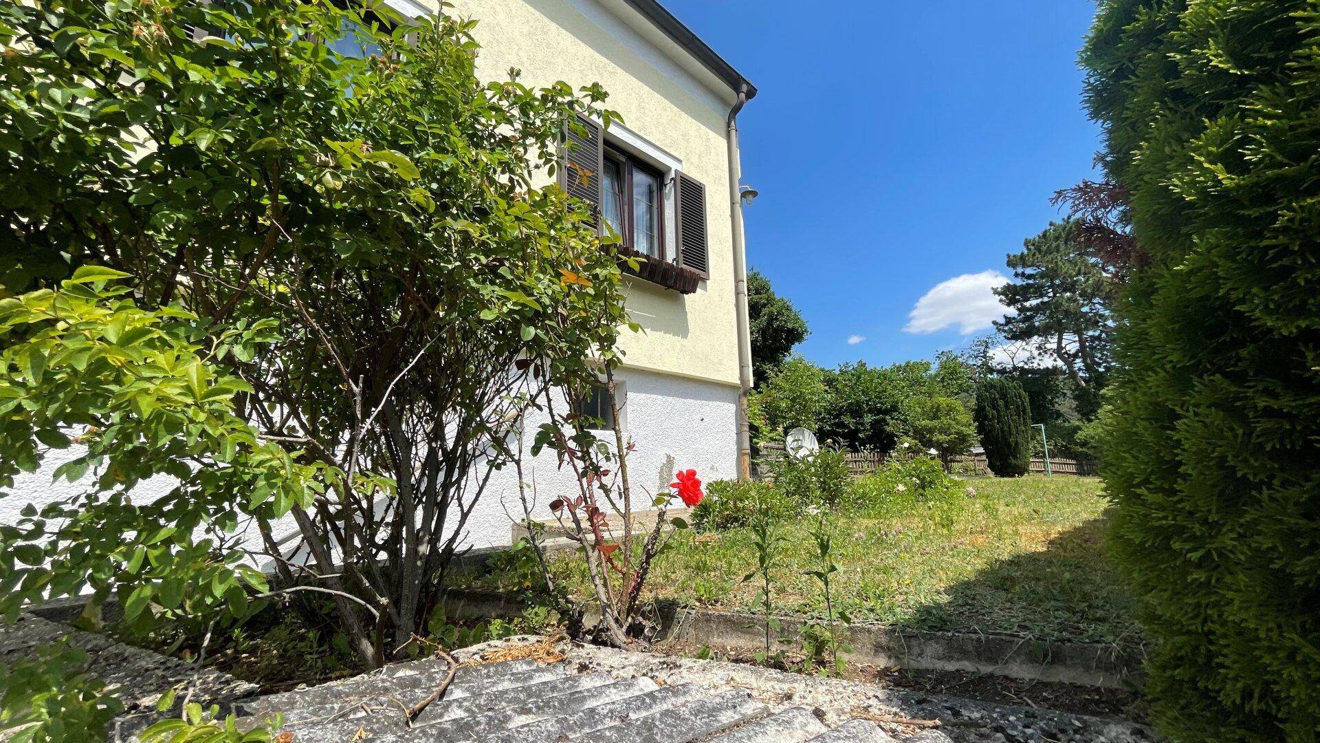 6-Zimmer-Haus in Wöllersdorf mit Balkon, Garage und Garten - Ansicht 3