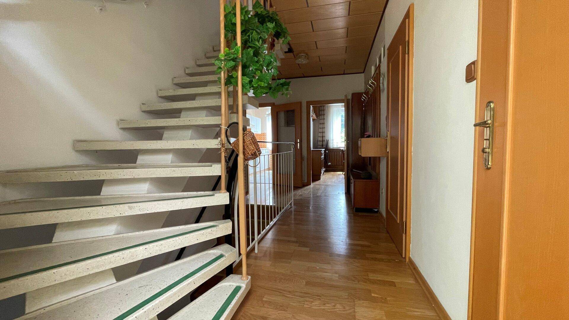 6-Zimmer-Haus in Wöllersdorf mit Balkon, Garage und Garten - Mehr