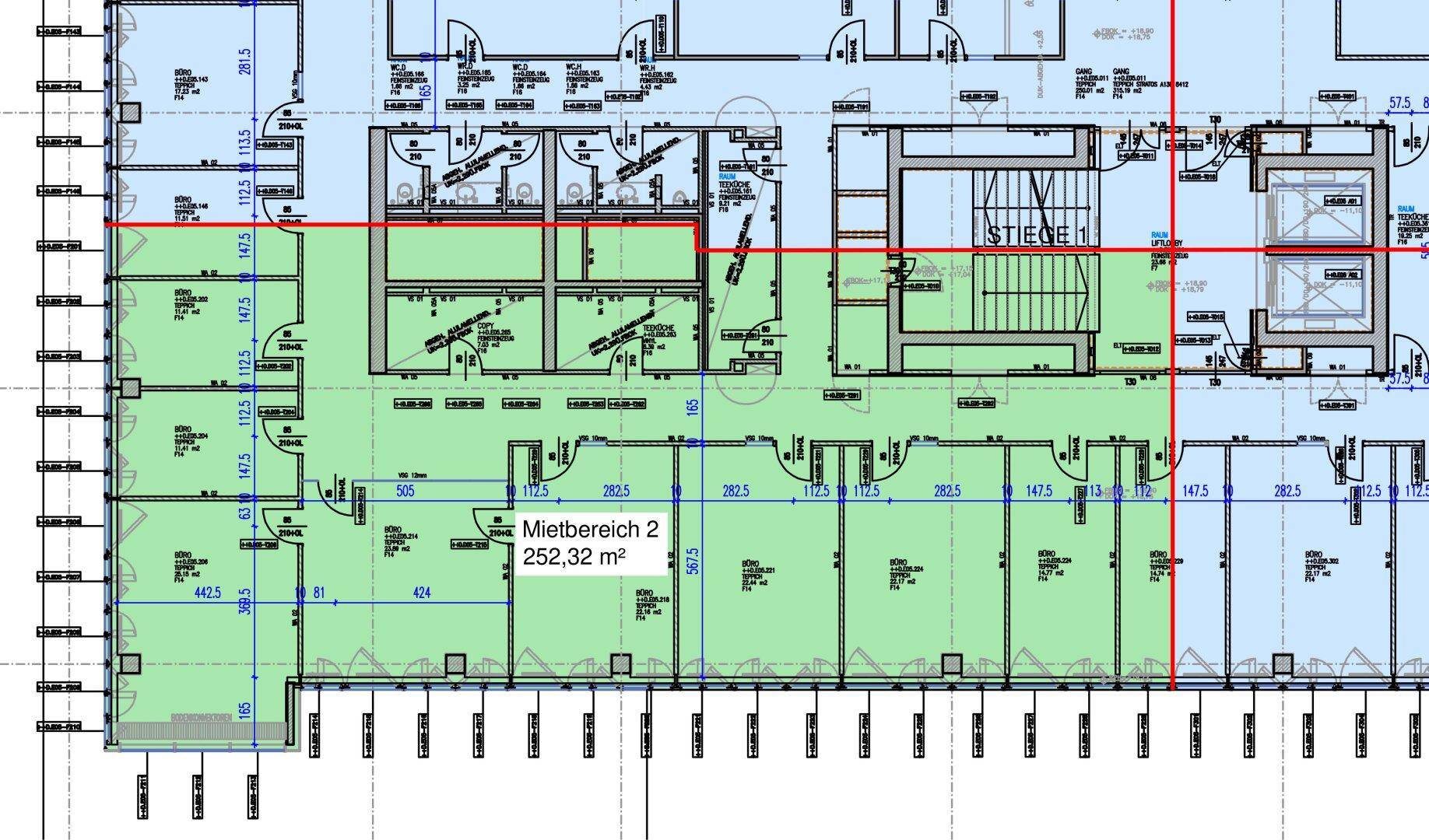 Grundriss eines Bürogeschosses mit mehreren Räumen und einem Treppenhaus.