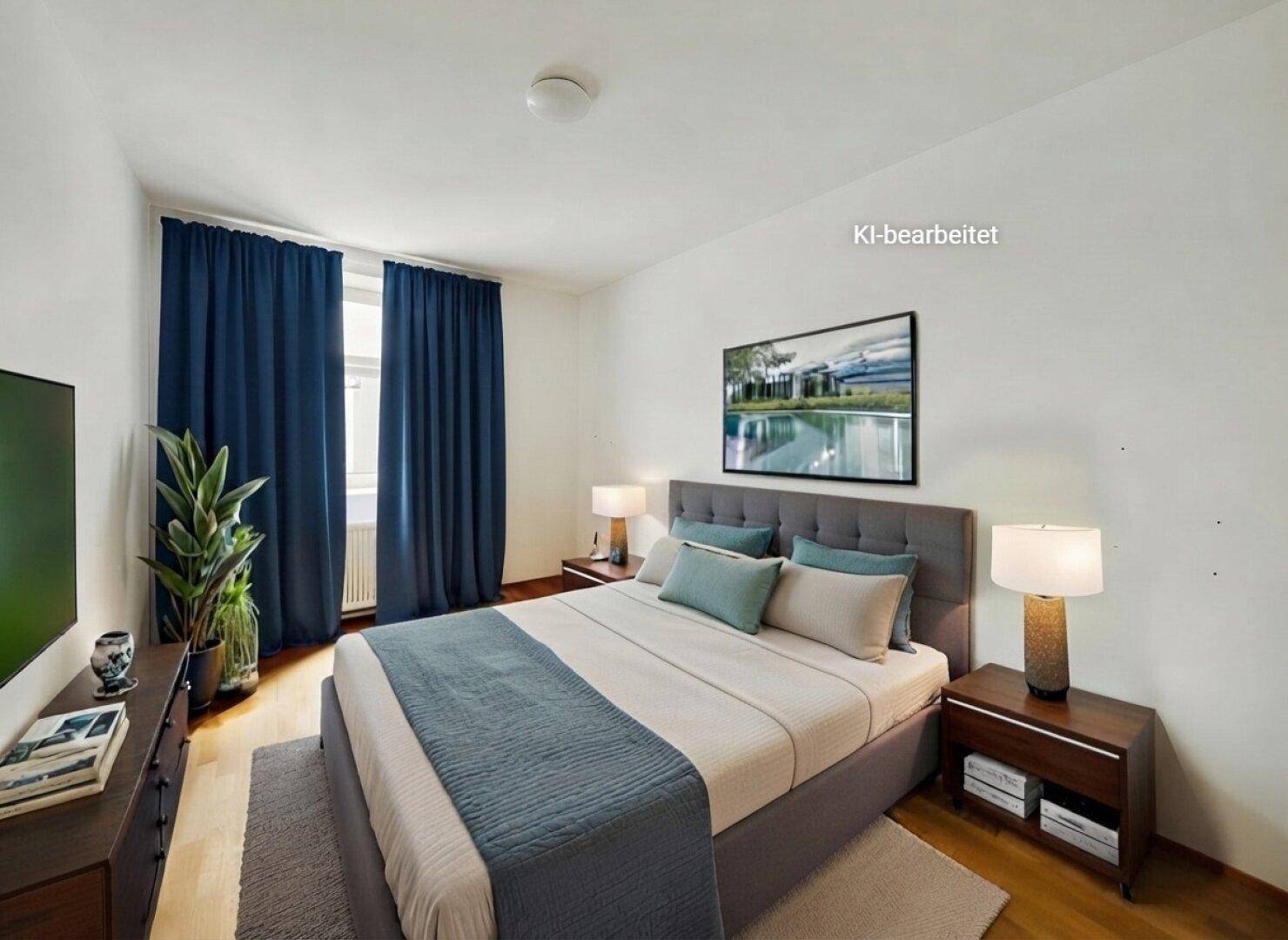 Modernes Schlafzimmer mit Doppelbett, blauen Vorhängen und Holzboden.