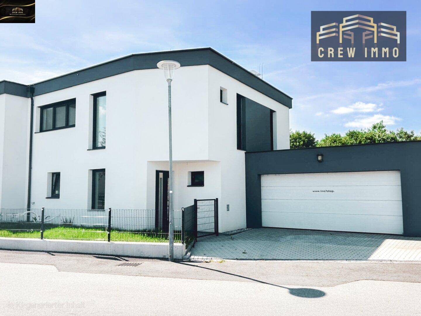 Vorderansicht des modernen Hauses mit integrierter Garage und weißem Garagentor.