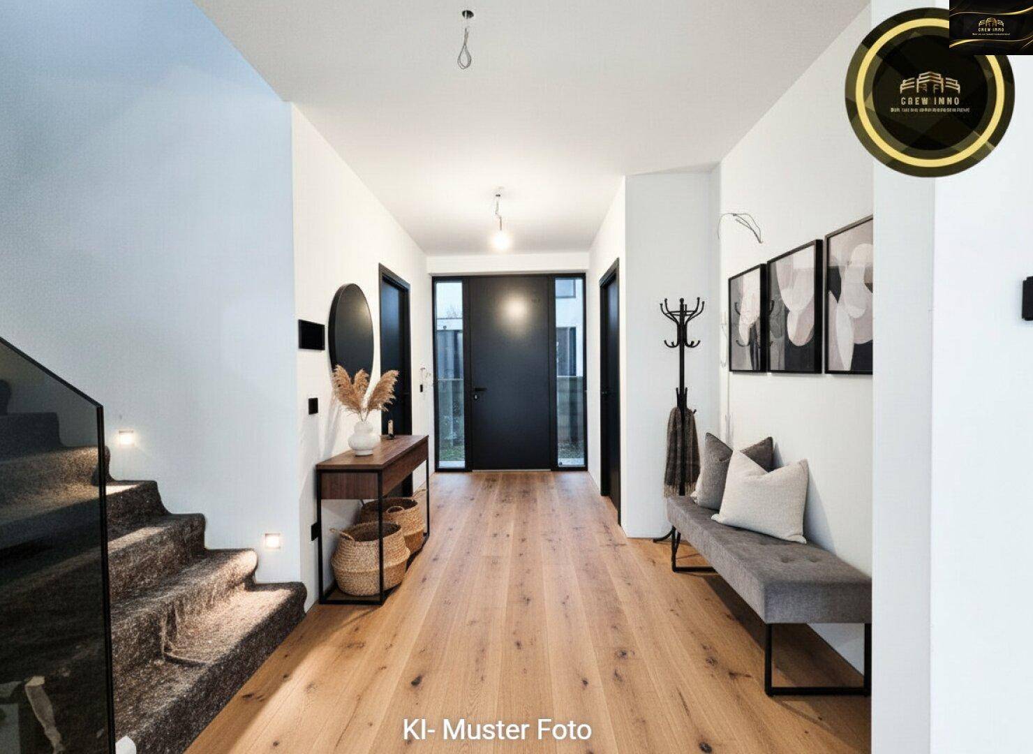 Modern eingerichteter Eingangsbereich mit Holzfußboden, Garderobe und stilvoller Dekoration.