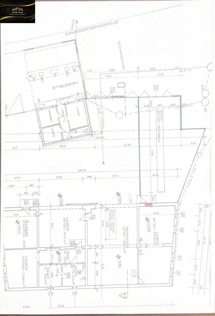 Detaillierter Lageplan mit Gebäudestrukturen, Tankstelle und angrenzenden Grundstücksgrenzen.