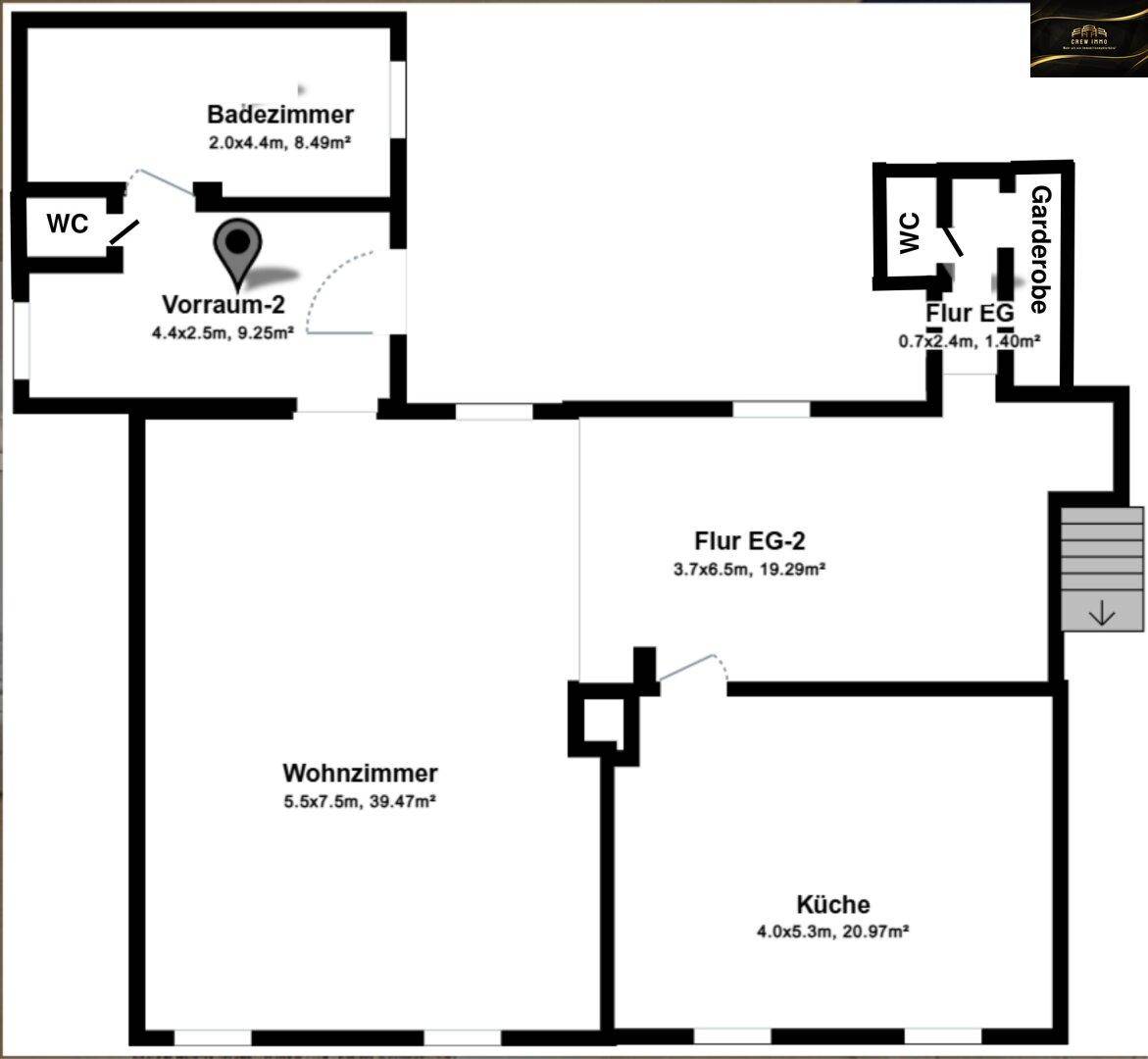 Detaillierter Grundriss des Erdgeschosses mit Wohnzimmer, Küche, Bad und WC.