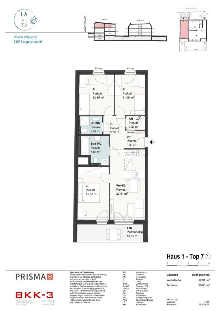 Grundriss einer Wohnung mit offenem Wohn- und Küchenbereich, zwei Schlafzimmern und Zugang zu Terrasse und Balkon.