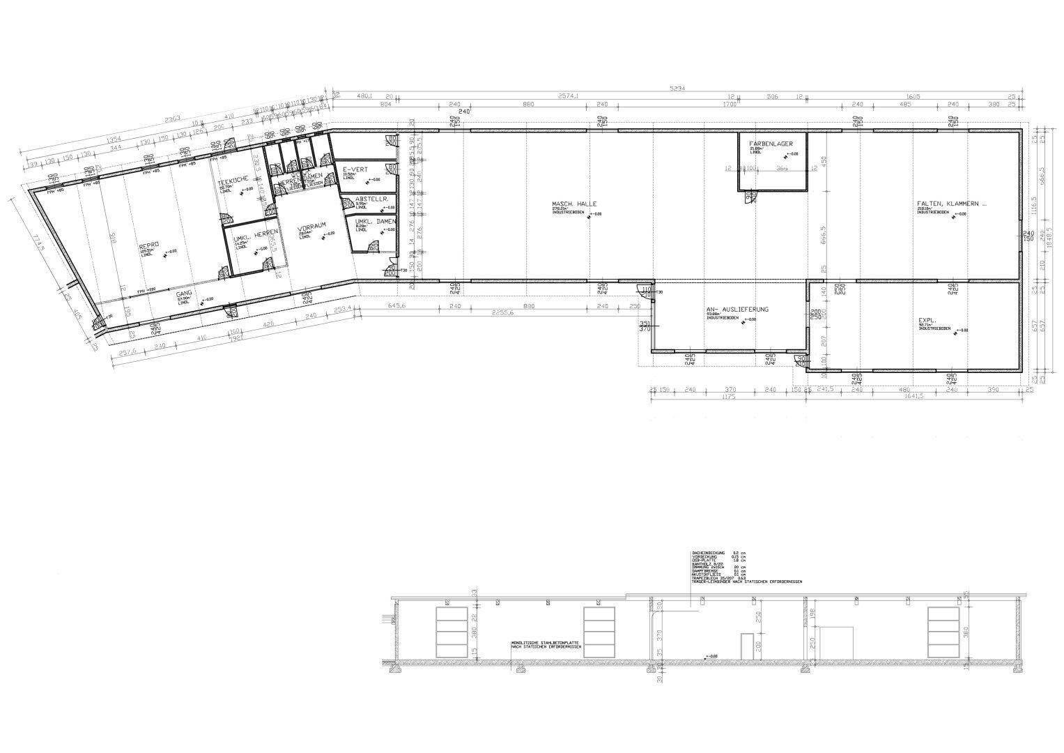 Detaillierter Grundriss des Gebäudes mit verschiedenen Räumen und Abmessungen.