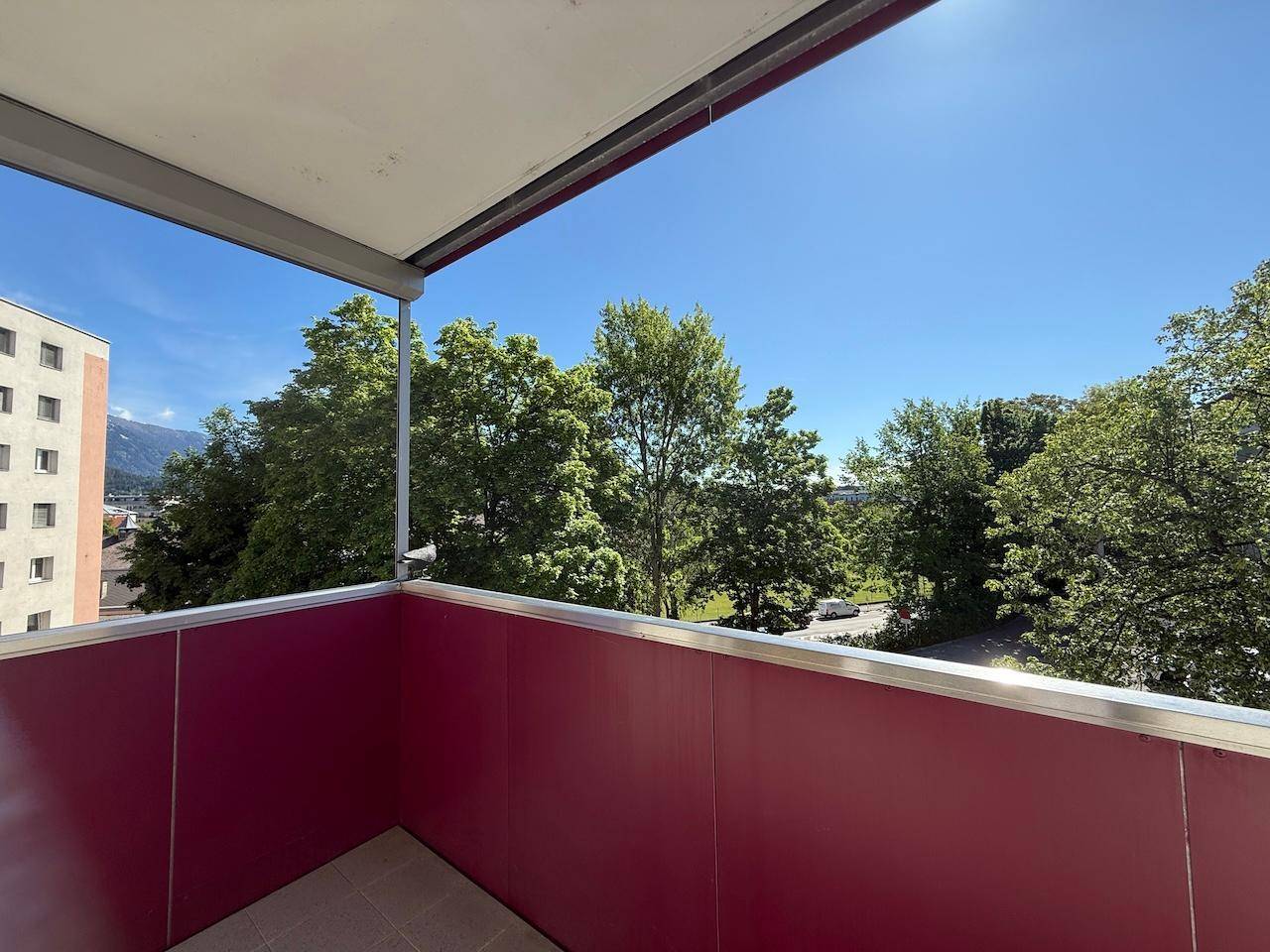 Moderne 3-Zimmer-Wohnung mit Balkon und Tiefgarage – ruhige Ostlage - Widok 2
