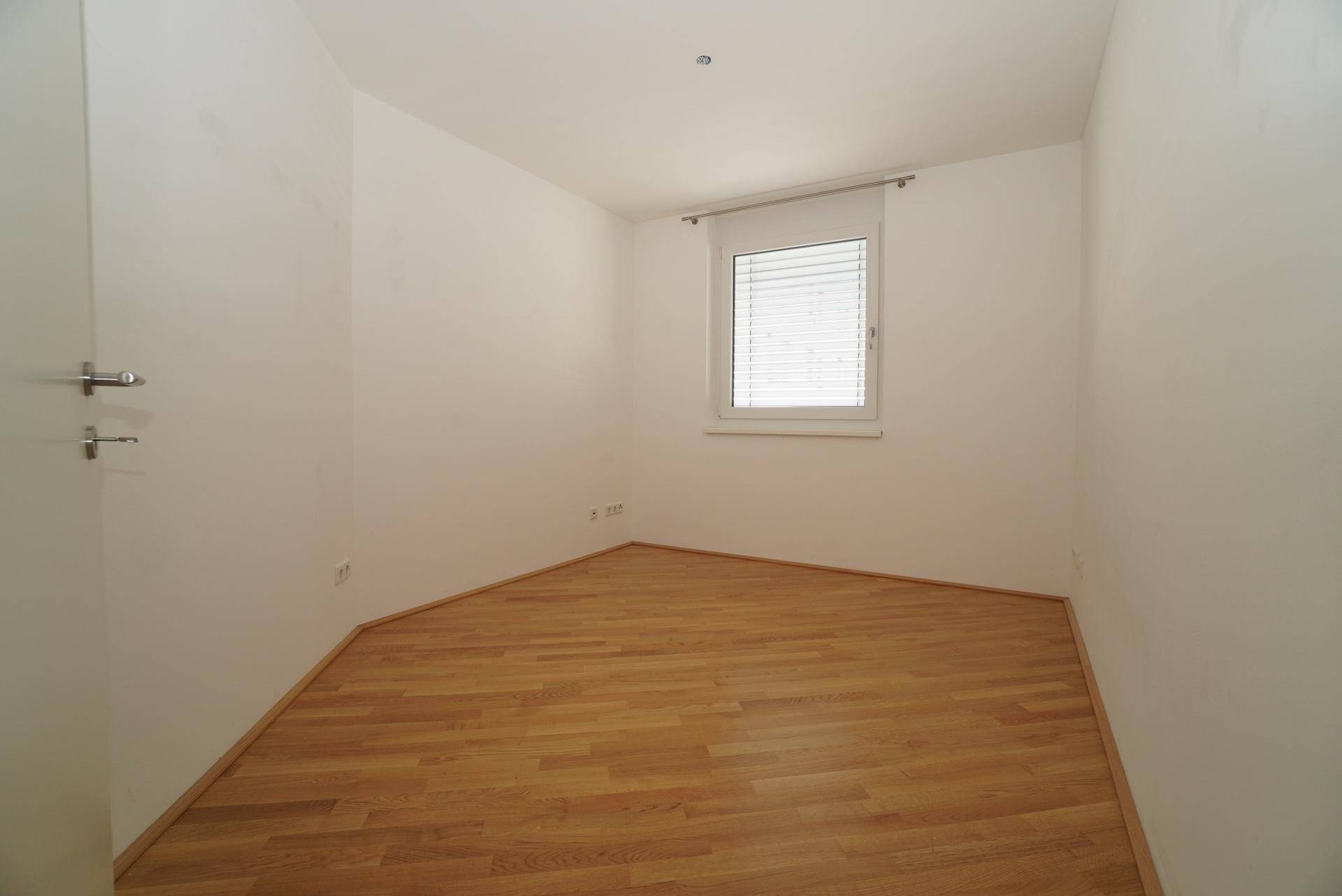 Moderne 3-Zimmer-Wohnung mit Balkon und Tiefgarage – ruhige Ostlage - Więcej