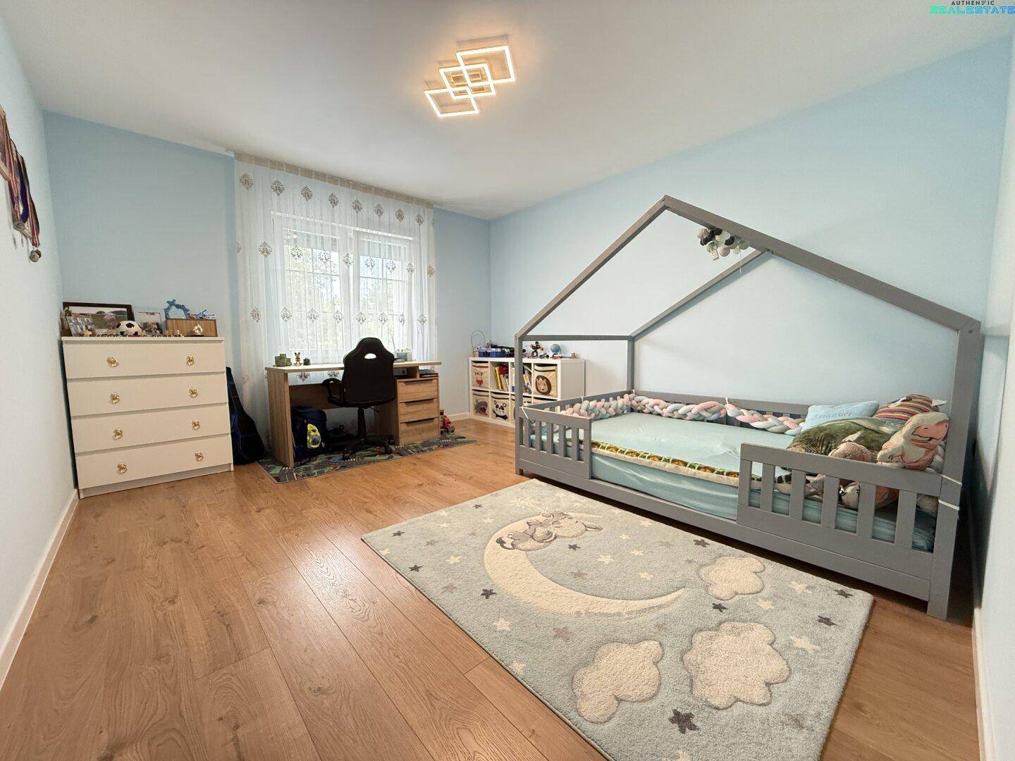 Schlafzimmer 2 OG