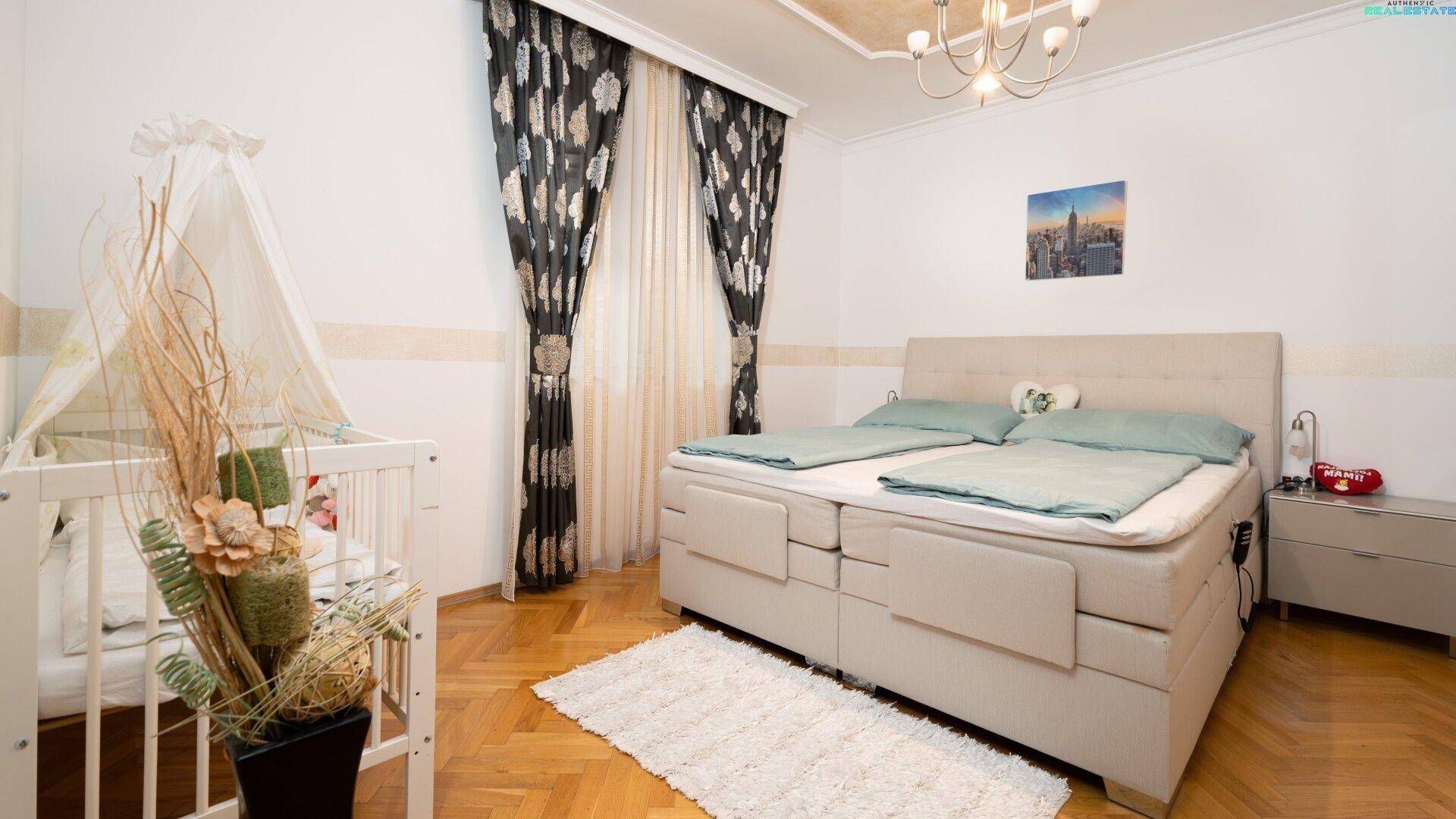 Schlafzimmer 1