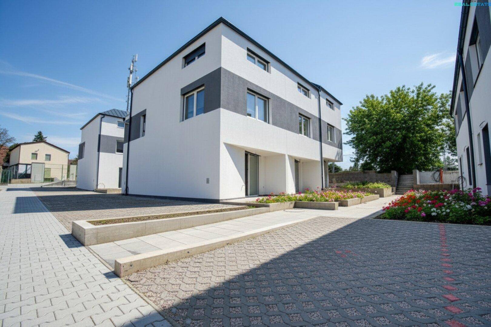 Erstbezug! Stilvolle Reihenhäuser mit Terrasse, Garten und Zwei-Stellplätze - Ansicht 3