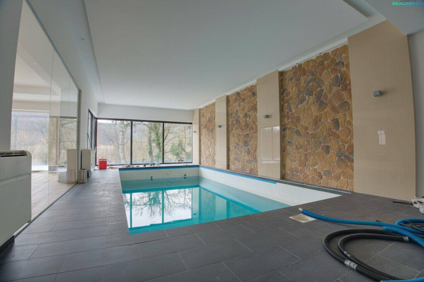 Wohnen mitten im Grünen und nahe der Stadt - Erstbezug Villa mit Indoorpool - Mehr