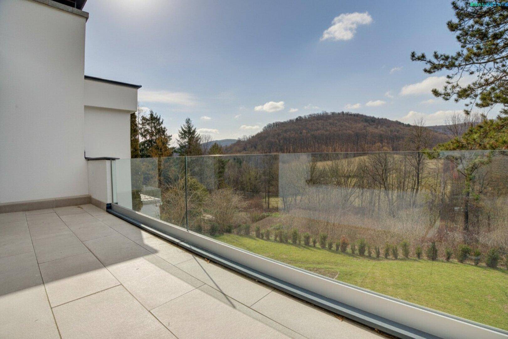 Wohnen mitten im Grünen und nahe der Stadt - Erstbezug Villa mit Indoorpool - Ansicht 6