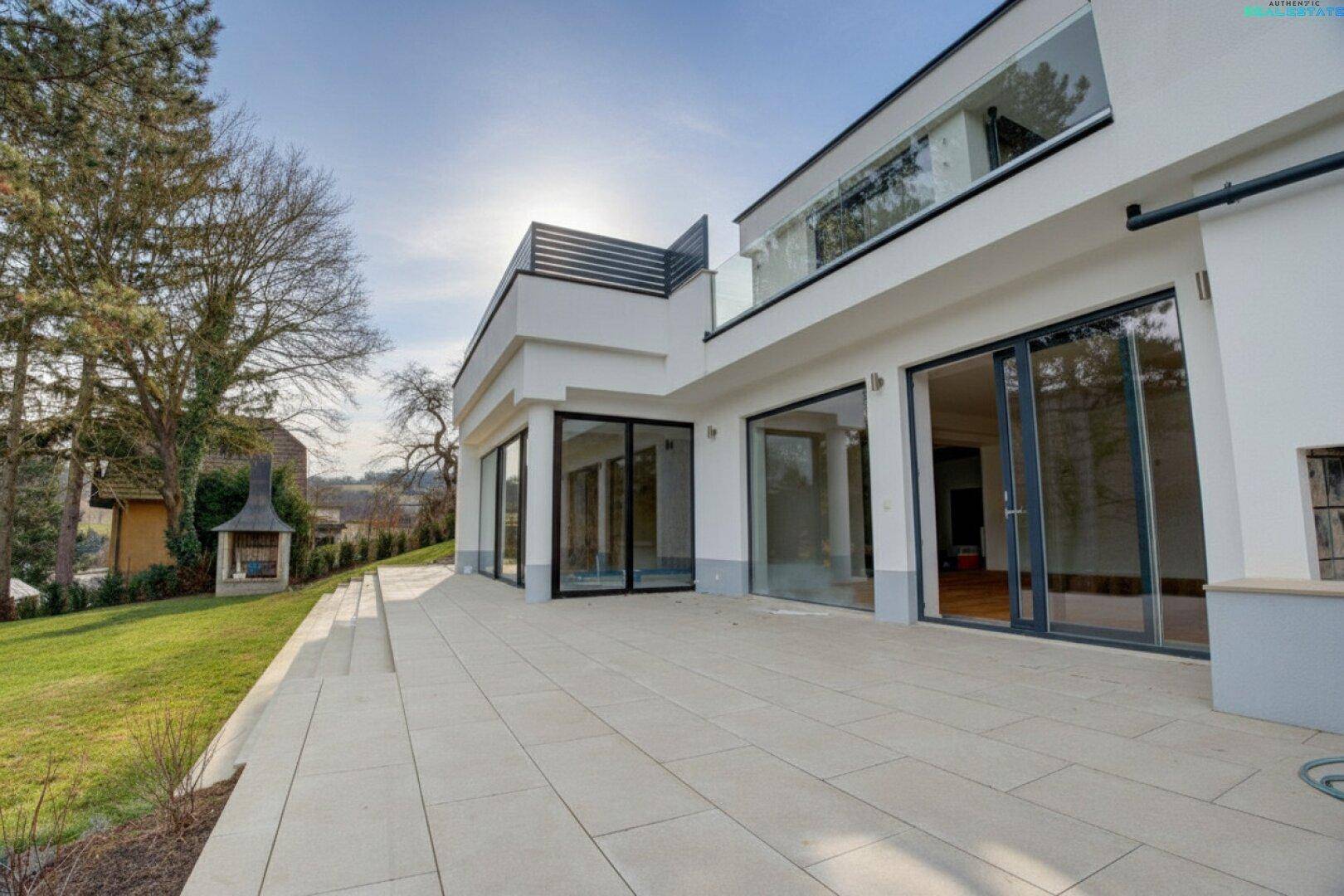 Wohnen mitten im Grünen und nahe der Stadt - Erstbezug Villa mit Indoorpool - Ansicht 4