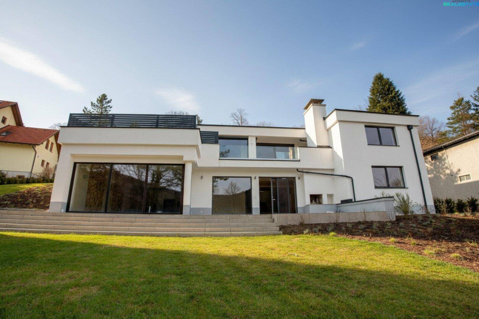Wohnen mitten im Grünen und nahe der Stadt - Erstbezug Villa mit Indoorpool - Ansicht 3