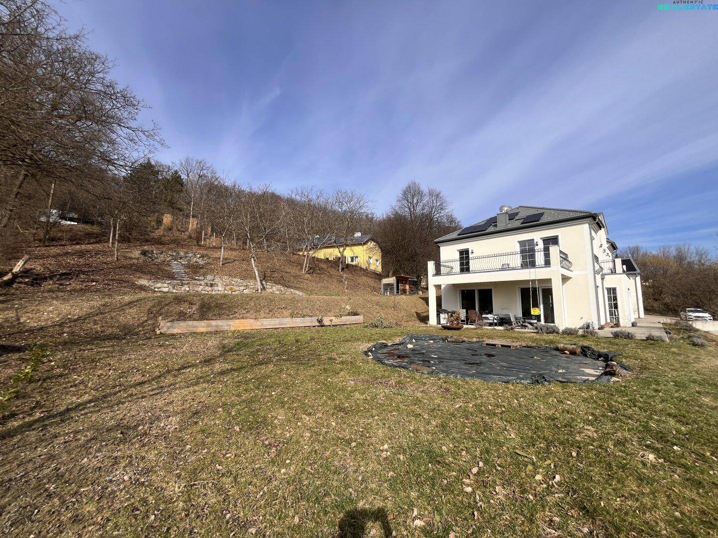 Moderne Villa in Neulengbach: 280m², 6 Zimmer, Garten, Terrassen, Garage, neuwertig! - Ansicht 2