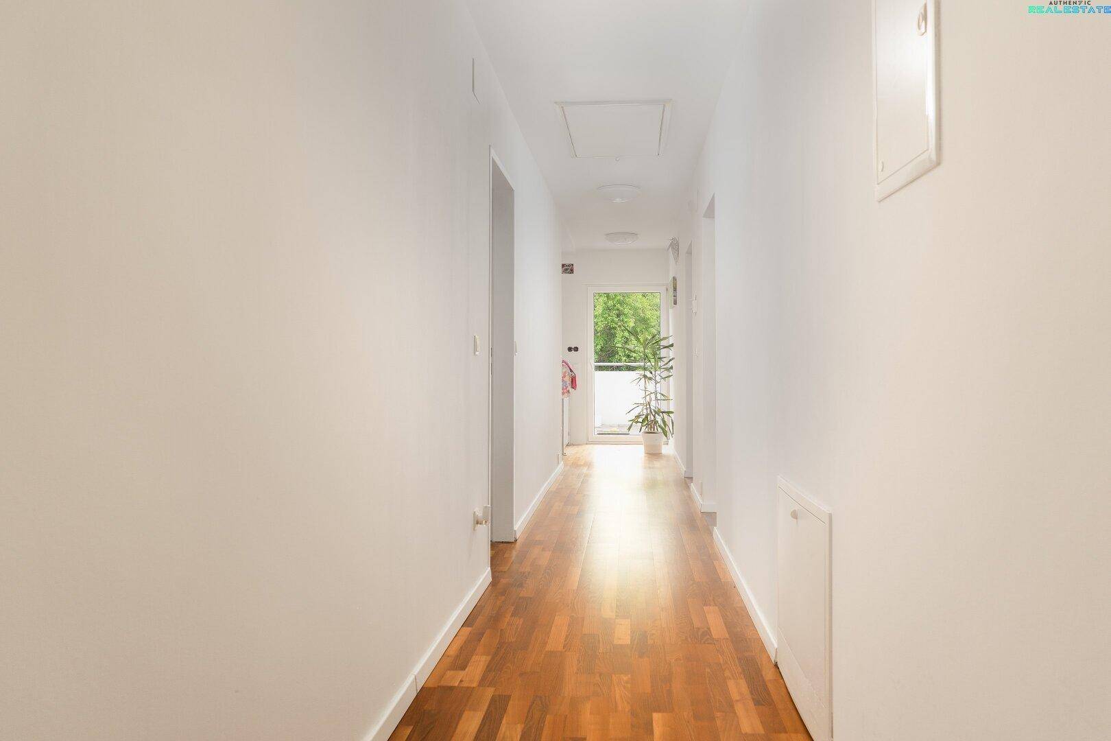 Kernsaniert mit modernster Ausstattung und reichlich Platz – další