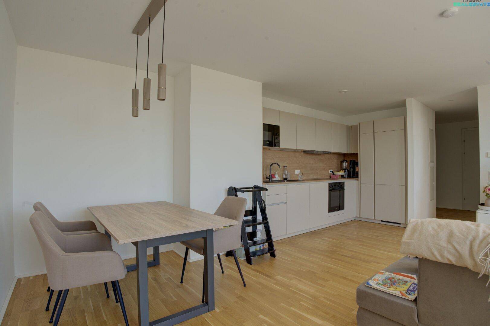 Moderne 3-Zimmer-Wohnung mit Terrasse, Fernblick und hochwertiger Ausstattung – pohled 2