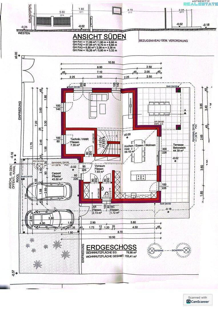 Grundriss des Erdgeschosses mit offenem Wohn-, Ess- und Kochbereich sowie Carport und Terrasse.