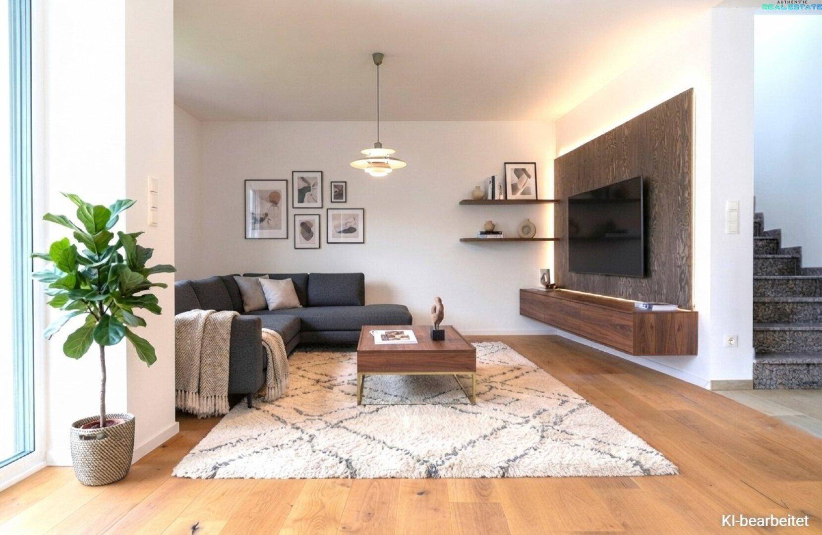 Helles Wohnzimmer mit modernem Sofa, Holzboden und stilvoller Wandgestaltung.