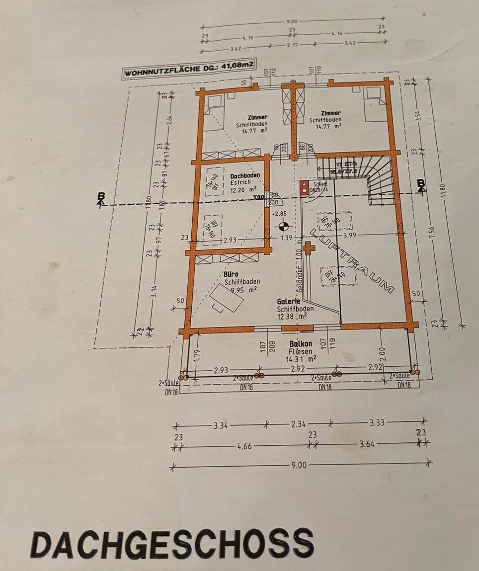 Grundriss des Dachgeschosses mit zwei Zimmern, einem Büro, einer Galerie und einem Balkon.