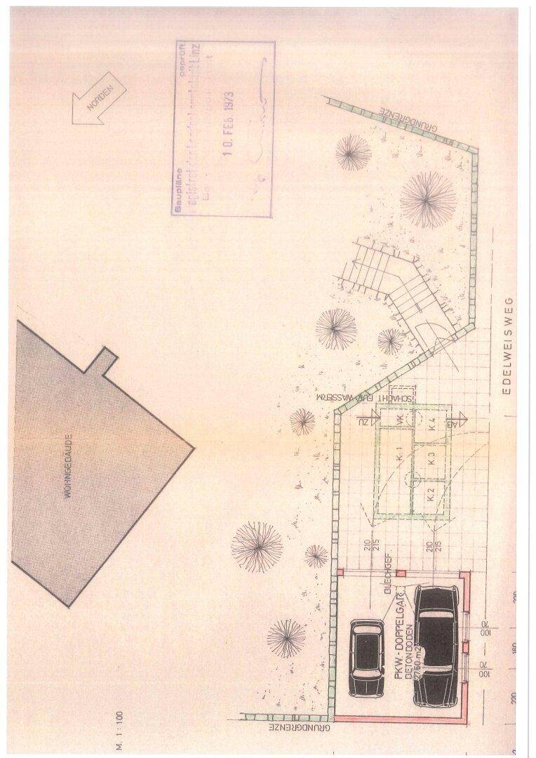 Lageplan mit eingezeichneter Doppelgarage, Stellplätzen und Außenbereich.
