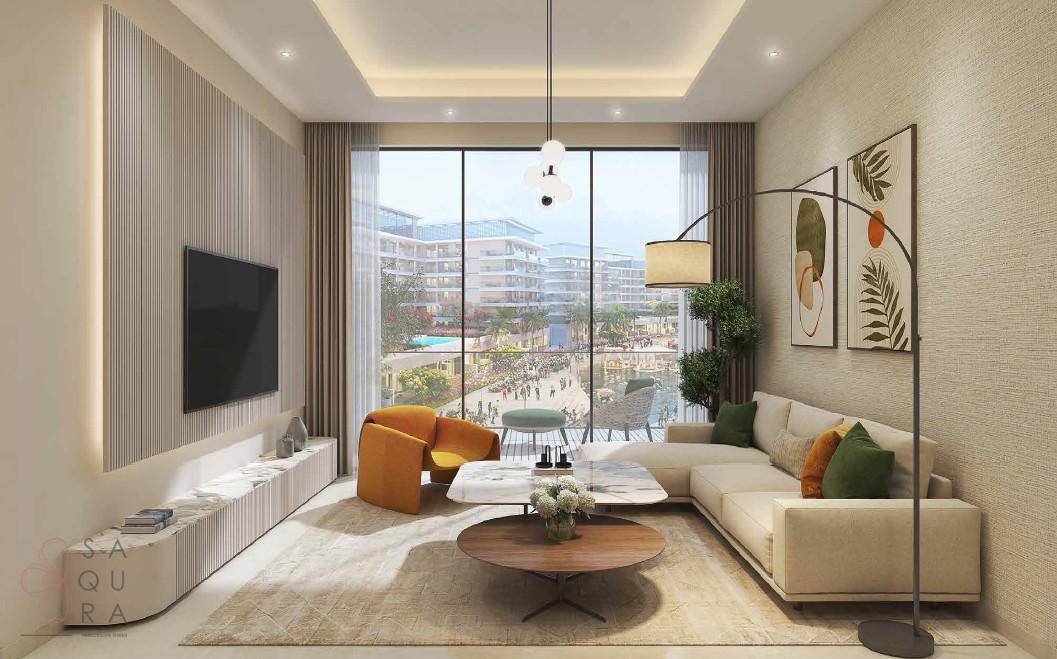 Helles Wohnzimmer mit großen Fenstern, die einen weiten Blick auf die Stadt und die Umgebung bieten.