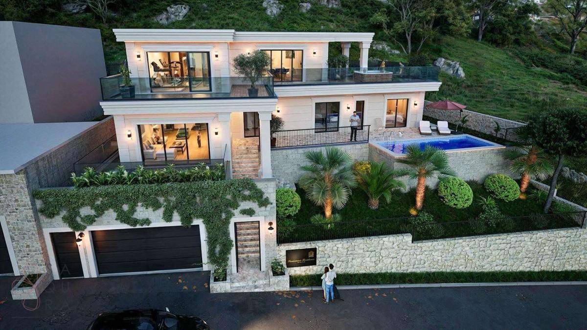 Vogelperspektive der modernen Villa mit mehreren Terrassen, Pool und gepflegtem Garten.