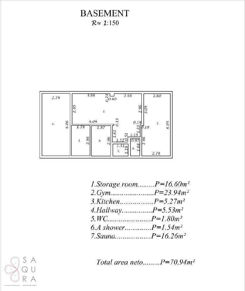 Grundriss des Untergeschosses mit Abstellraum, Fitnessraum, Küche, Flur, WC, Dusche und Sauna.