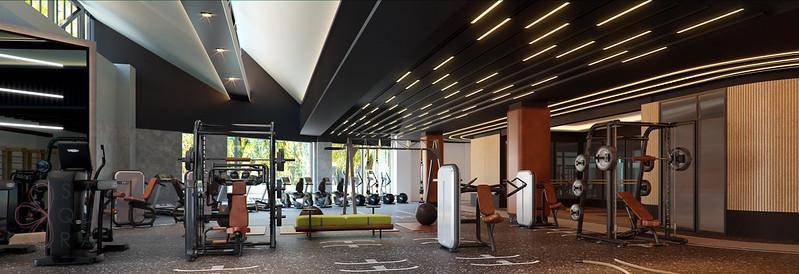 Modernes Fitnessstudio mit vielfältigen Trainingsgeräten, hohen Decken und viel Tageslicht.
