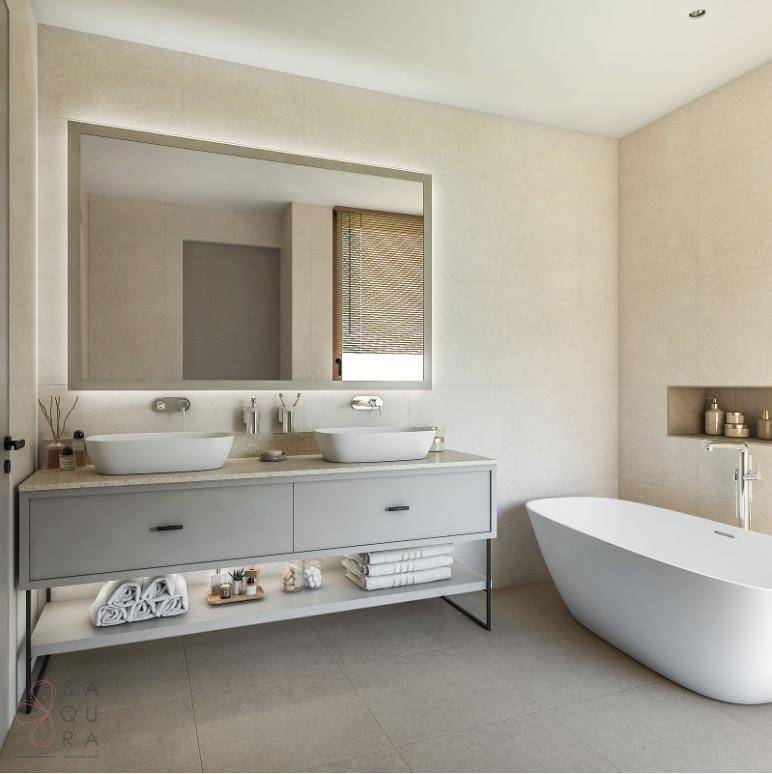 Modernes Badezimmer mit Doppelwaschbecken, freistehender Badewanne und beleuchtetem Spiegel.
