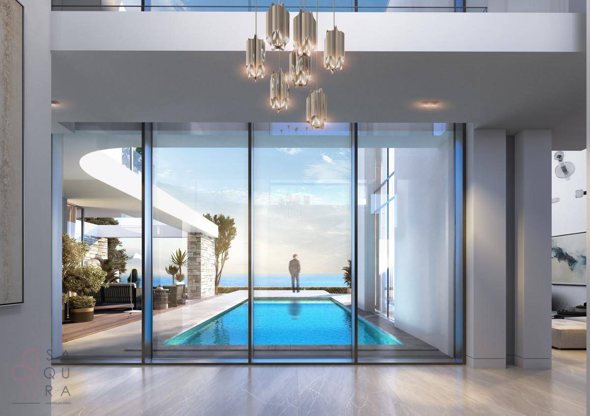 Heller Eingangsbereich mit hohen Decken, Blick auf den Pool und das Meer.