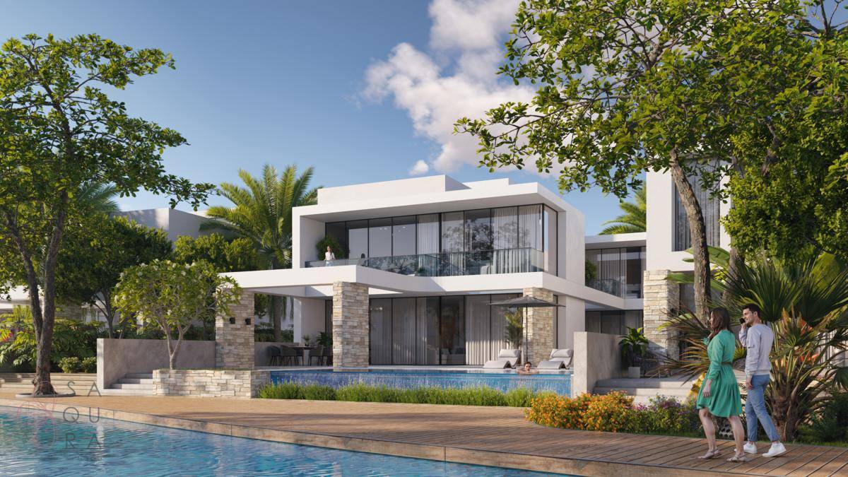 Die moderne Villa bei Tag, mit sonnigem Poolbereich und entspannten Gästen, umgeben von tropischem Grün.