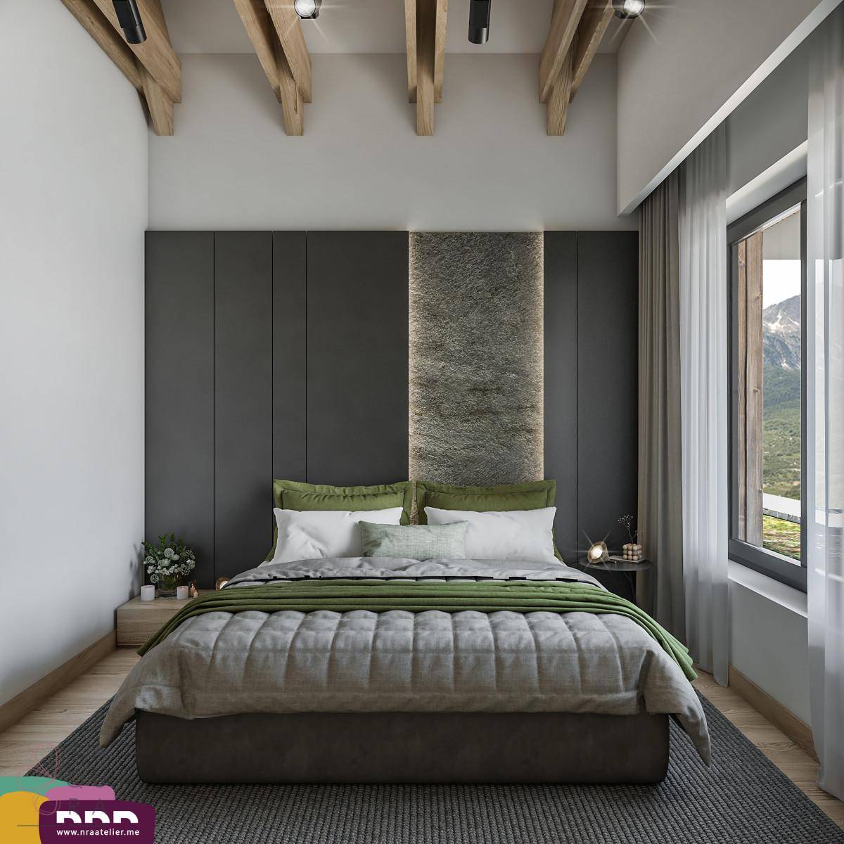 Gemütliches Schlafzimmer mit Holzbalkendecke, dunkler Wand und Blick auf die Natur.