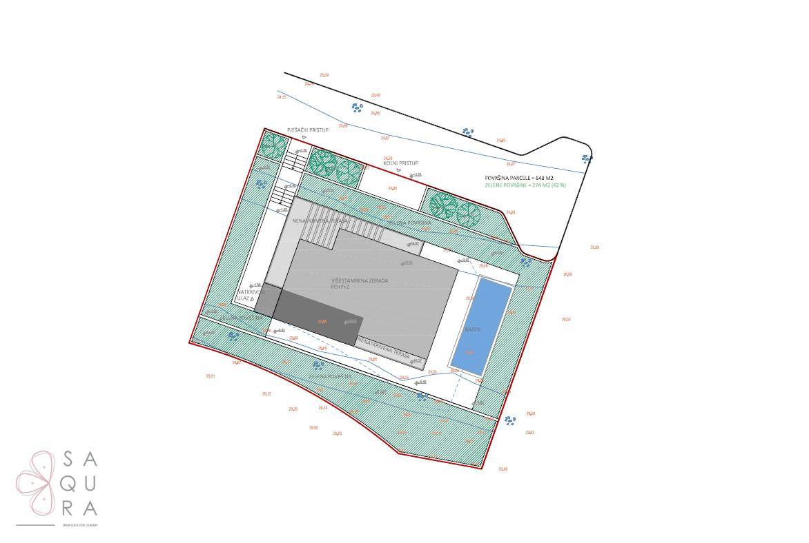 Lageplan eines einzelnen Gebäudes mit Pool und umgebenden Grünflächen.