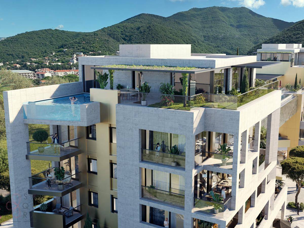 Detailansicht eines modernen Gebäudes mit Infinity-Pool auf dem Balkon und Dachterrassen.