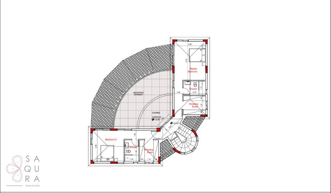 Detaillierter Grundriss mit zwei Schlafzimmern, Bädern und einer überdachten Veranda.