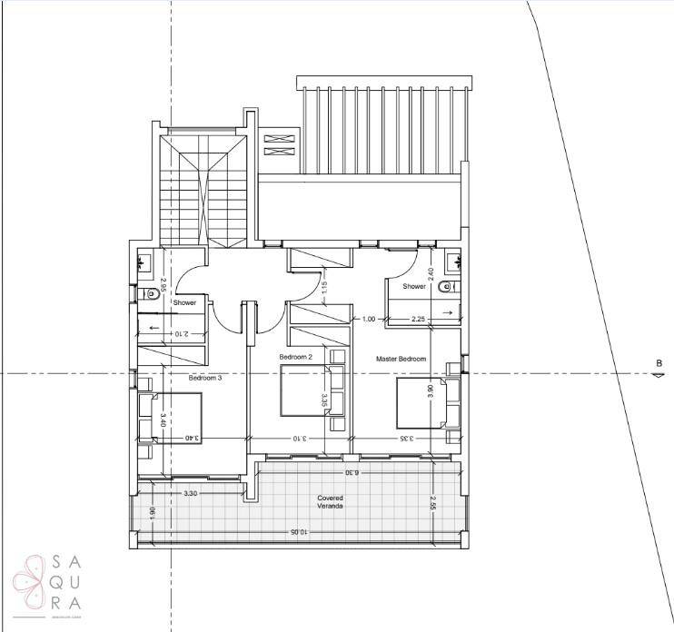 Grundriss des Obergeschosses mit drei Schlafzimmern, zwei Bädern und einer überdachten Veranda.