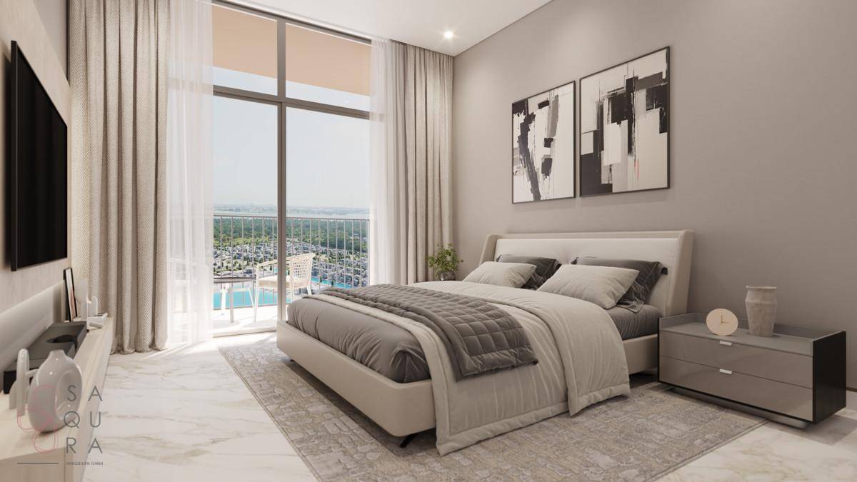 Elegantes Schlafzimmer mit großem Bett, Marmorboden und raumhohen Fenstern mit Panoramablick.