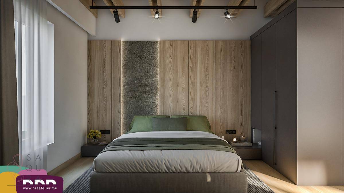 Schlafzimmer mit Holzbalkendecke, Holzwandverkleidung und modernem Bett.