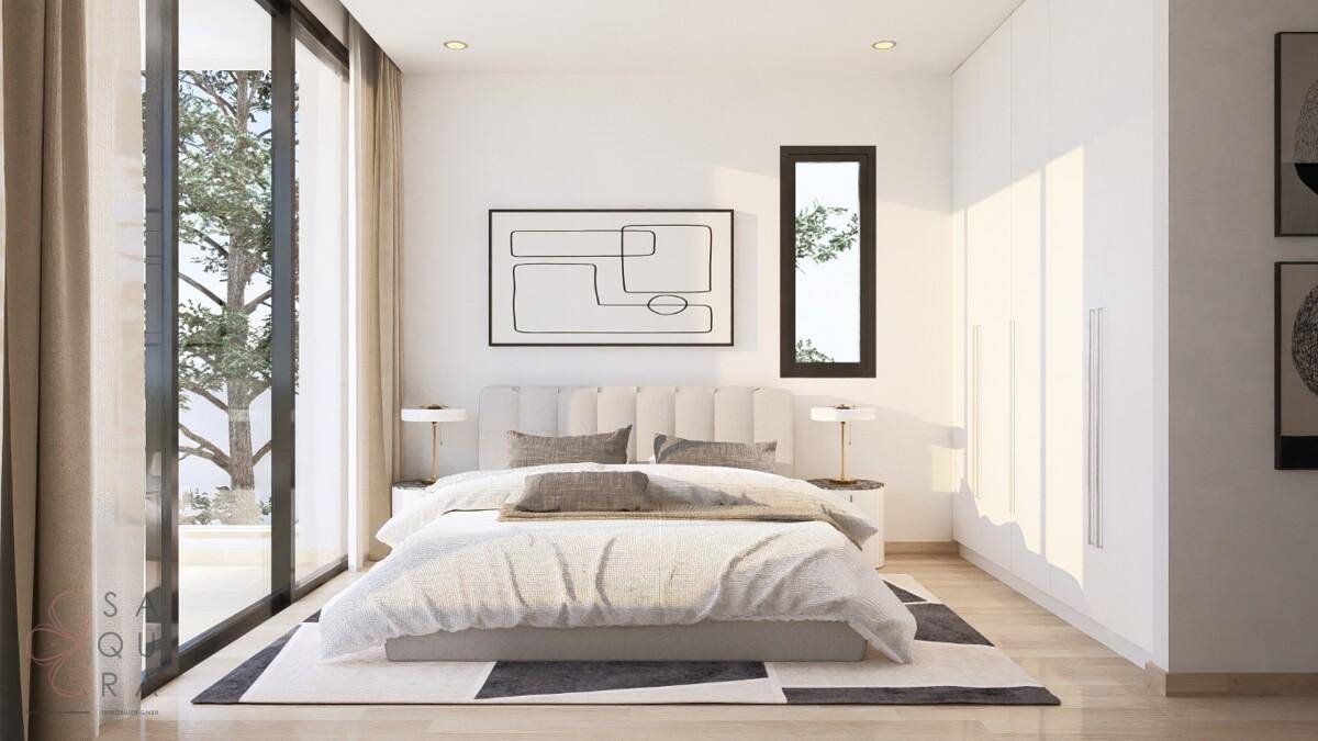 Modernes Schlafzimmer mit großen Fenstern, viel Tageslicht und integrierten Kleiderschränken.