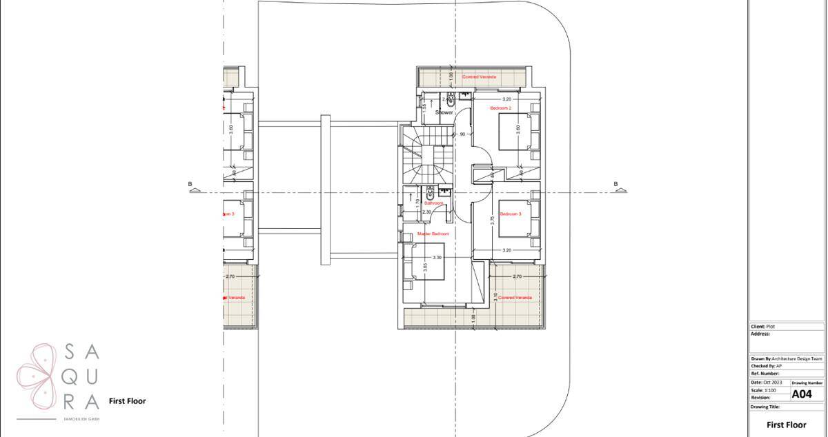 Grundriss des ersten Obergeschosses mit drei Schlafzimmern, Bädern und Balkonzugang.