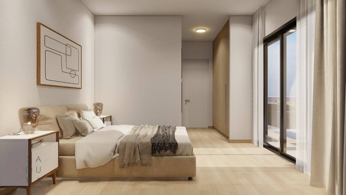 Schlafzimmer mit Doppelbett, großem Fenster und integriertem Kleiderschrankbereich.