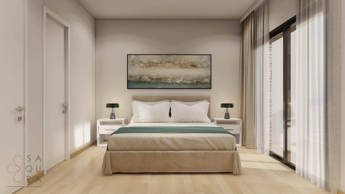 Modernes Schlafzimmer mit Doppelbett, Nachttischen und großem Fenster für natürliche Belichtung.
